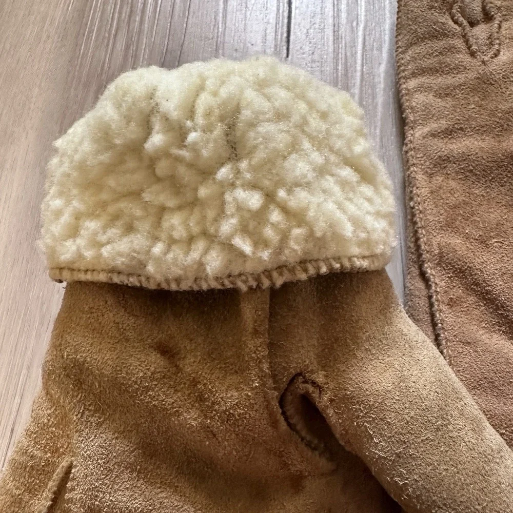 Aris Brown Suede Leather Gloves Sz M Faux Sherpa Lined * Has Some Discoloration